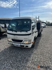 Toyota Dyna 150 dobbelt kabine fladvogn lastbil < 3.5t