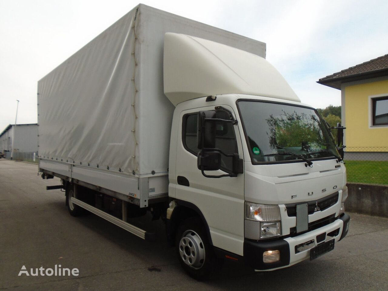 beskadigede Mitsubishi Fuso Canter 7C18 lastbil kassevogn